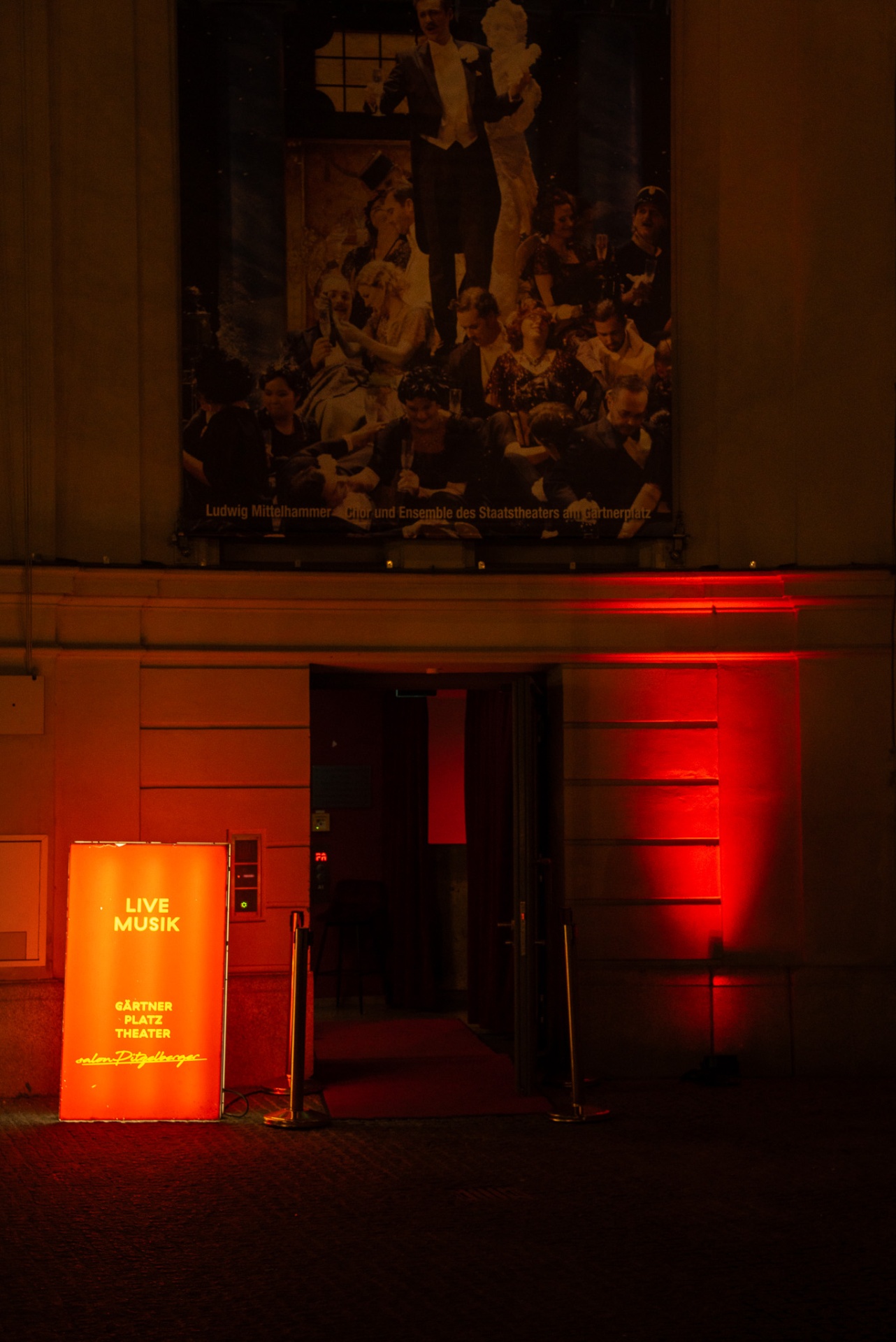 Eingang Salon Pitzelberger im Gärtnerplatztheater